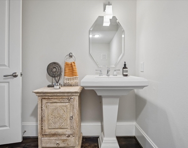 2215 Nantucket Drive - Photo Thumbnail 19