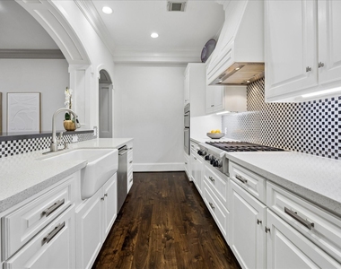 2215 Nantucket Drive - Photo Thumbnail 4
