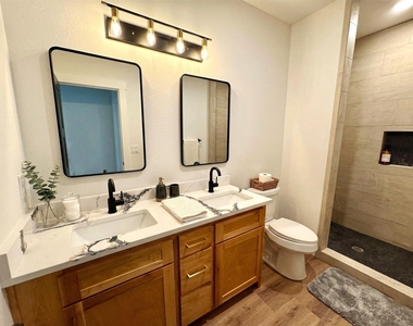 1002 E 33rd Street - Photo Thumbnail 4