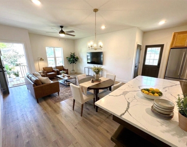 1002 E 33rd Street - Photo Thumbnail 2