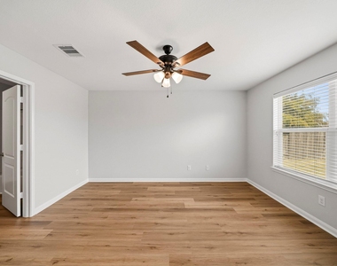 7203 Montclair Peak Lane - Photo Thumbnail 6