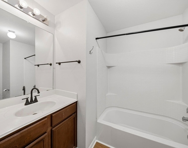 7203 Montclair Peak Lane - Photo Thumbnail 9