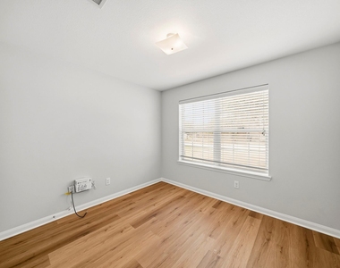 7203 Montclair Peak Lane - Photo Thumbnail 10