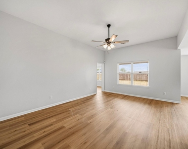 7203 Montclair Peak Lane - Photo Thumbnail 5