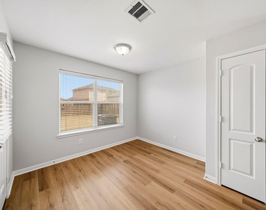 7203 Montclair Peak Lane - Photo Thumbnail 12
