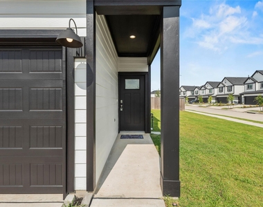 12302 Greenwood Gate Drive - Photo Thumbnail 6