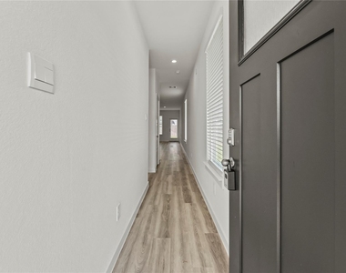 12302 Greenwood Gate Drive - Photo Thumbnail 7
