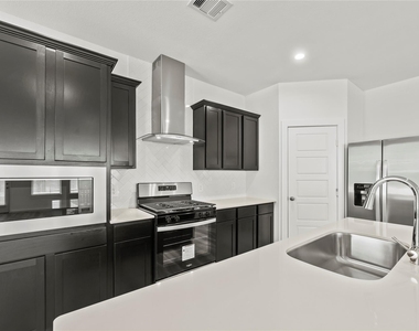 12302 Greenwood Gate Drive - Photo Thumbnail 16