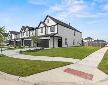 12302 Greenwood Gate Drive - Photo Thumbnail 1