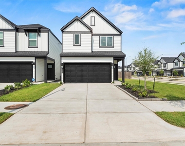 12302 Greenwood Gate Drive - Photo Thumbnail 2