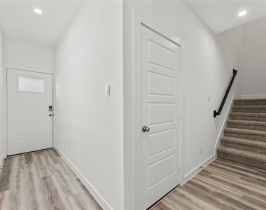 12302 Greenwood Gate Drive - Photo Thumbnail 8