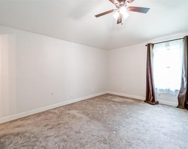 7613 Albacore Drive - Photo Thumbnail 7