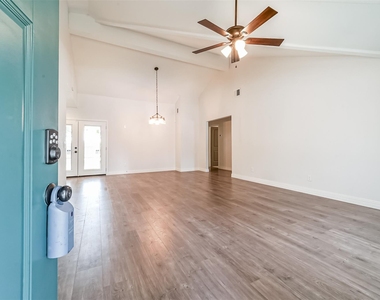 7613 Albacore Drive - Photo Thumbnail 3