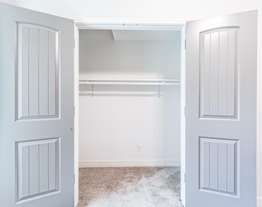 7613 Albacore Drive - Photo Thumbnail 10