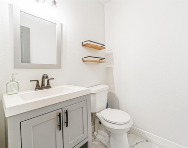 7613 Albacore Drive - Photo Thumbnail 9