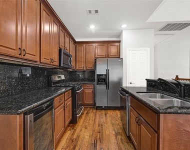 5206 Washington Avenue - Photo Thumbnail 11