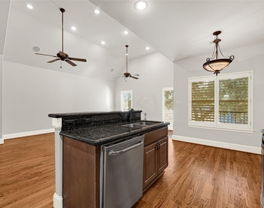 5206 Washington Avenue - Photo Thumbnail 12