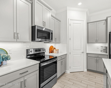 8904 Alister Drive - Photo Thumbnail 16