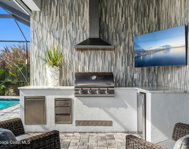 8904 Alister Drive - Photo Thumbnail 3