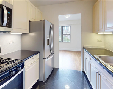 East 63 Street - Photo Thumbnail 6
