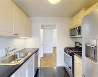 East 63 Street - Photo Thumbnail 7