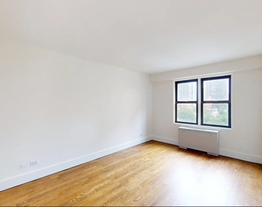 East 63 Street - Photo Thumbnail 5