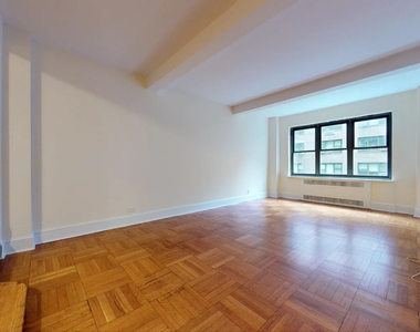 East 56 Street - Photo Thumbnail 3
