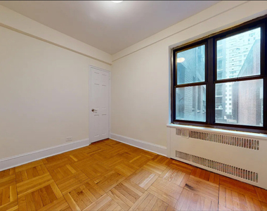 East 56 Street - Photo Thumbnail 10