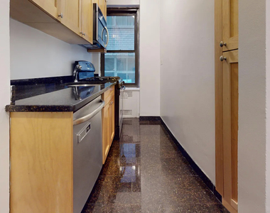 East 56 Street - Photo Thumbnail 7