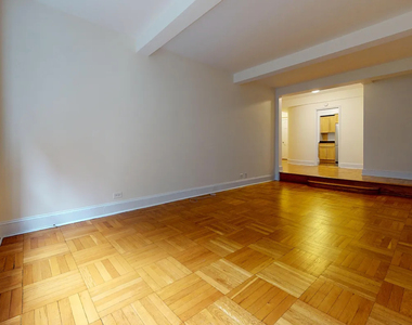 East 56 Street - Photo Thumbnail 5