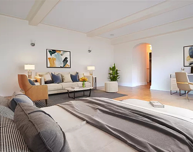 Christopher Street - Photo Thumbnail 1