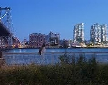 Kent Avenue - Photo Thumbnail 12