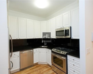 Madison Avenue - Photo Thumbnail 3