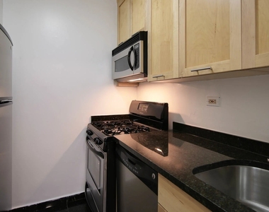 East 83rd Street - Photo Thumbnail 4