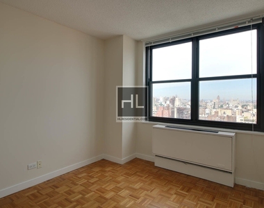 East 83rd Street - Photo Thumbnail 5
