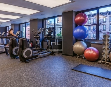 East 83rd Street - Photo Thumbnail 8