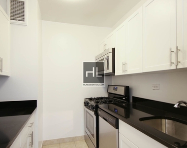East 83rd Street - Photo Thumbnail 5