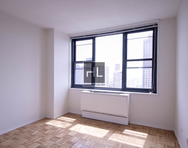 East 83rd Street - Photo Thumbnail 2