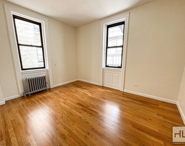 West 45 Street - Photo Thumbnail 1
