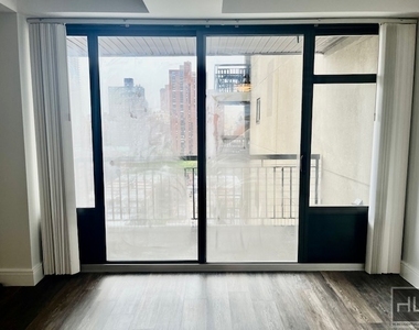 East 91st Street - Photo Thumbnail 8