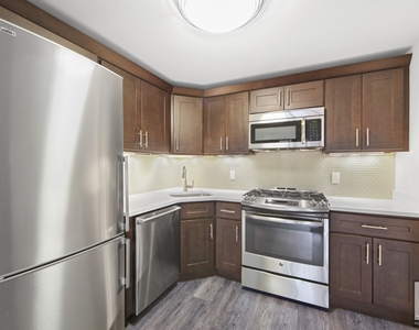 East 91st Street - Photo Thumbnail 2