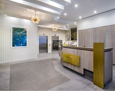 East 91st Street - Photo Thumbnail 7