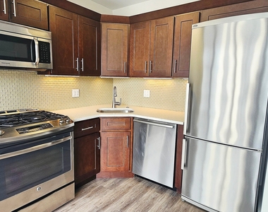 East 91st Street - Photo Thumbnail 10
