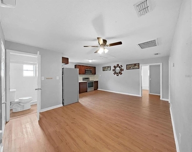 1514 E North Bay Street - Photo Thumbnail 2