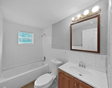 1514 E North Bay Street - Photo Thumbnail 10