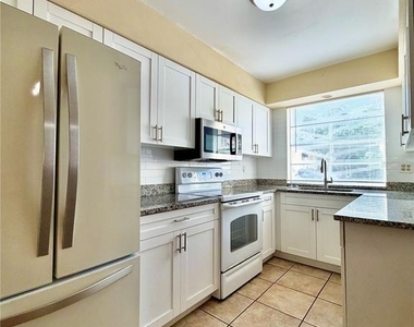 7501 Gallineta Court - Photo Thumbnail 5