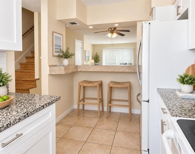 7501 Gallineta Court - Photo Thumbnail 7