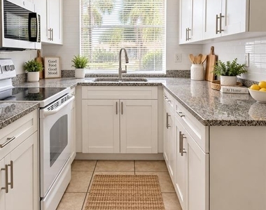 7501 Gallineta Court - Photo Thumbnail 4