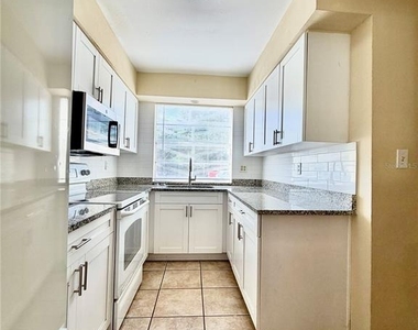 7501 Gallineta Court - Photo Thumbnail 3