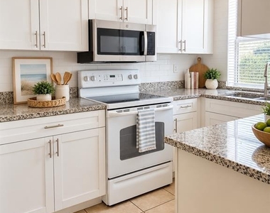 7501 Gallineta Court - Photo Thumbnail 9